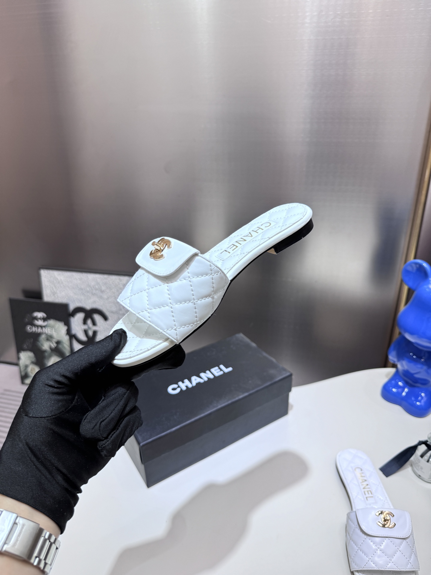 C style Metal buckle diamond quilted sandals