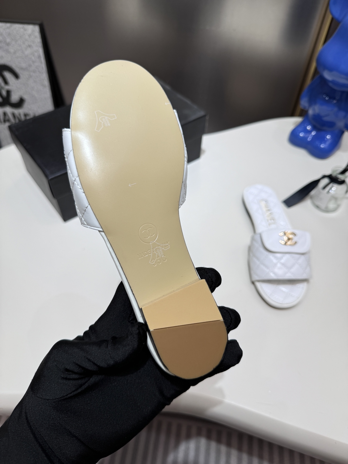 C style Metal buckle diamond quilted sandals