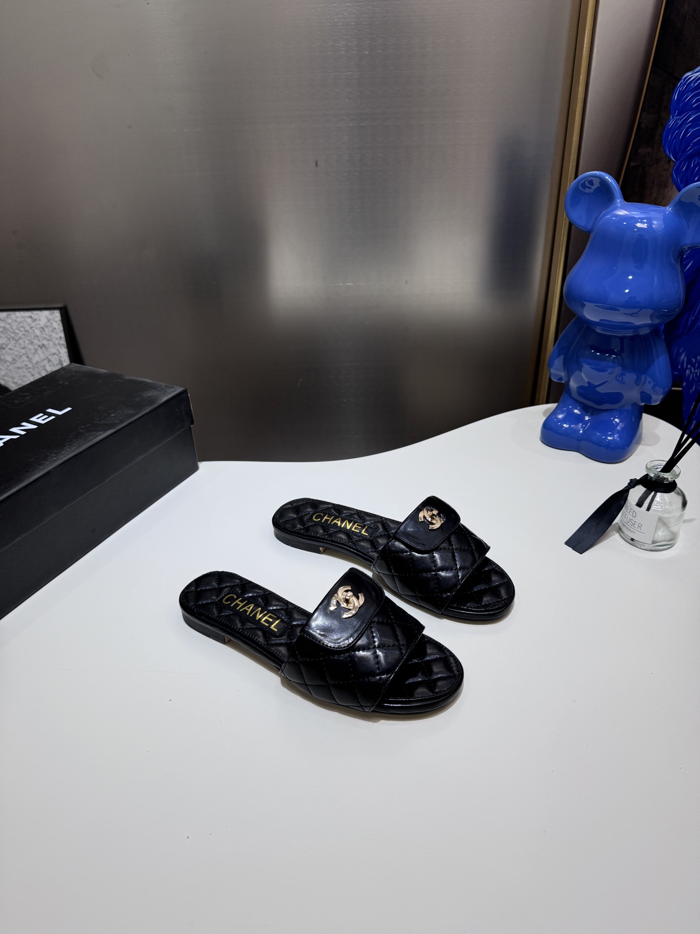 C style Metal buckle diamond quilted sandals