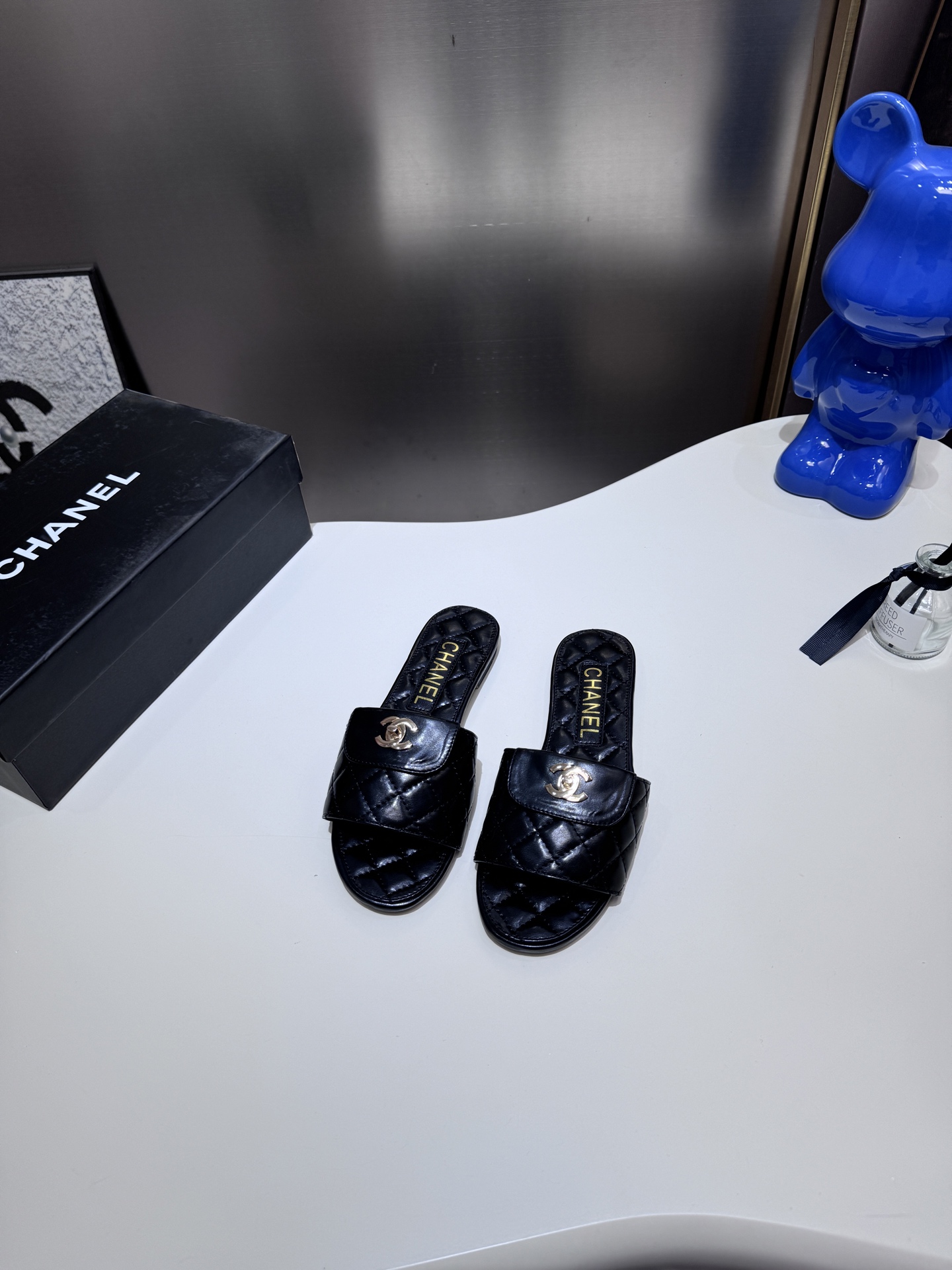 C style Metal buckle diamond quilted sandals