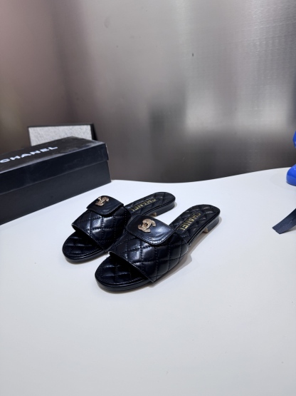 C style Metal buckle diamond quilted sandals