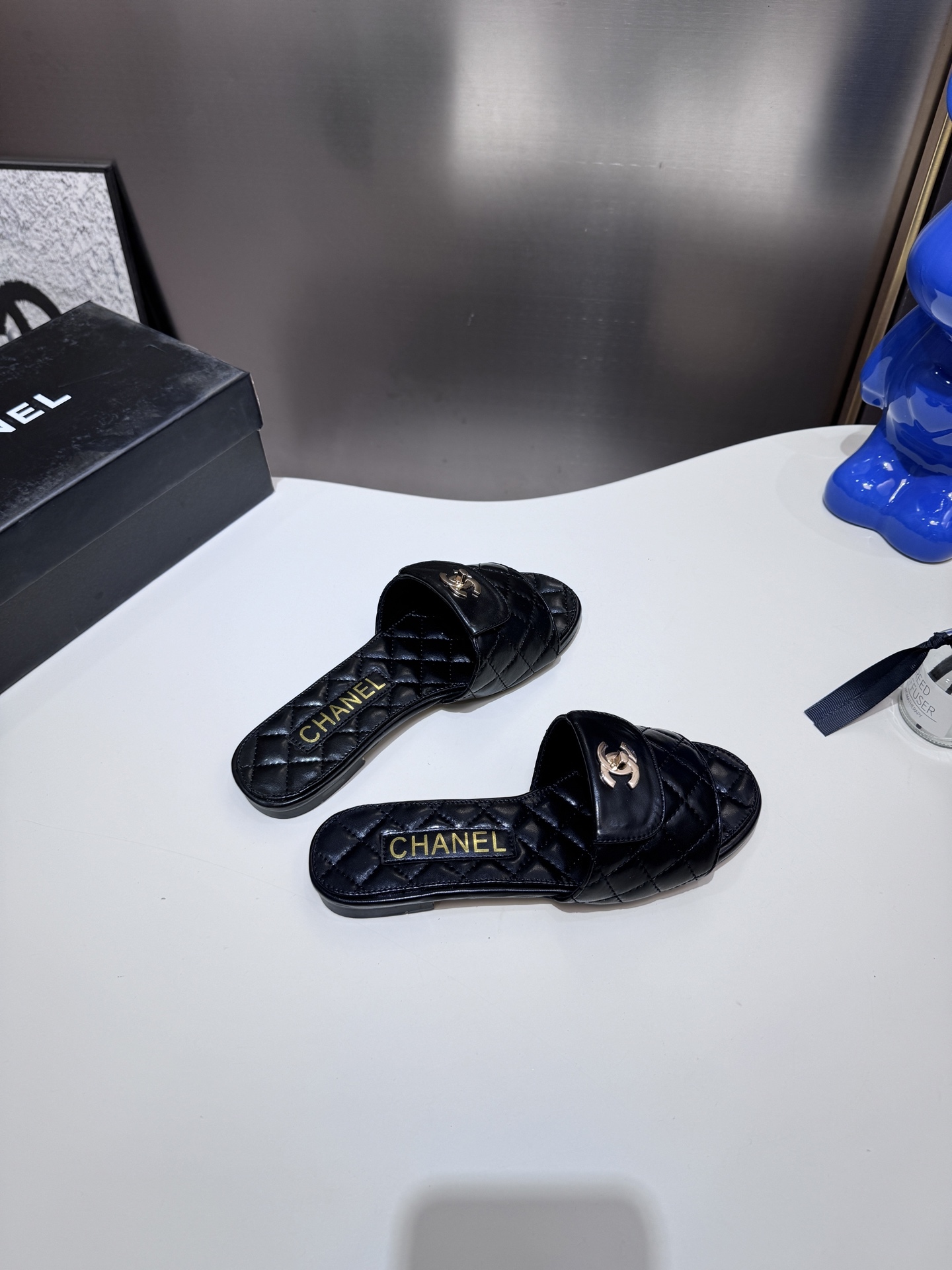 C style Metal buckle diamond quilted sandals