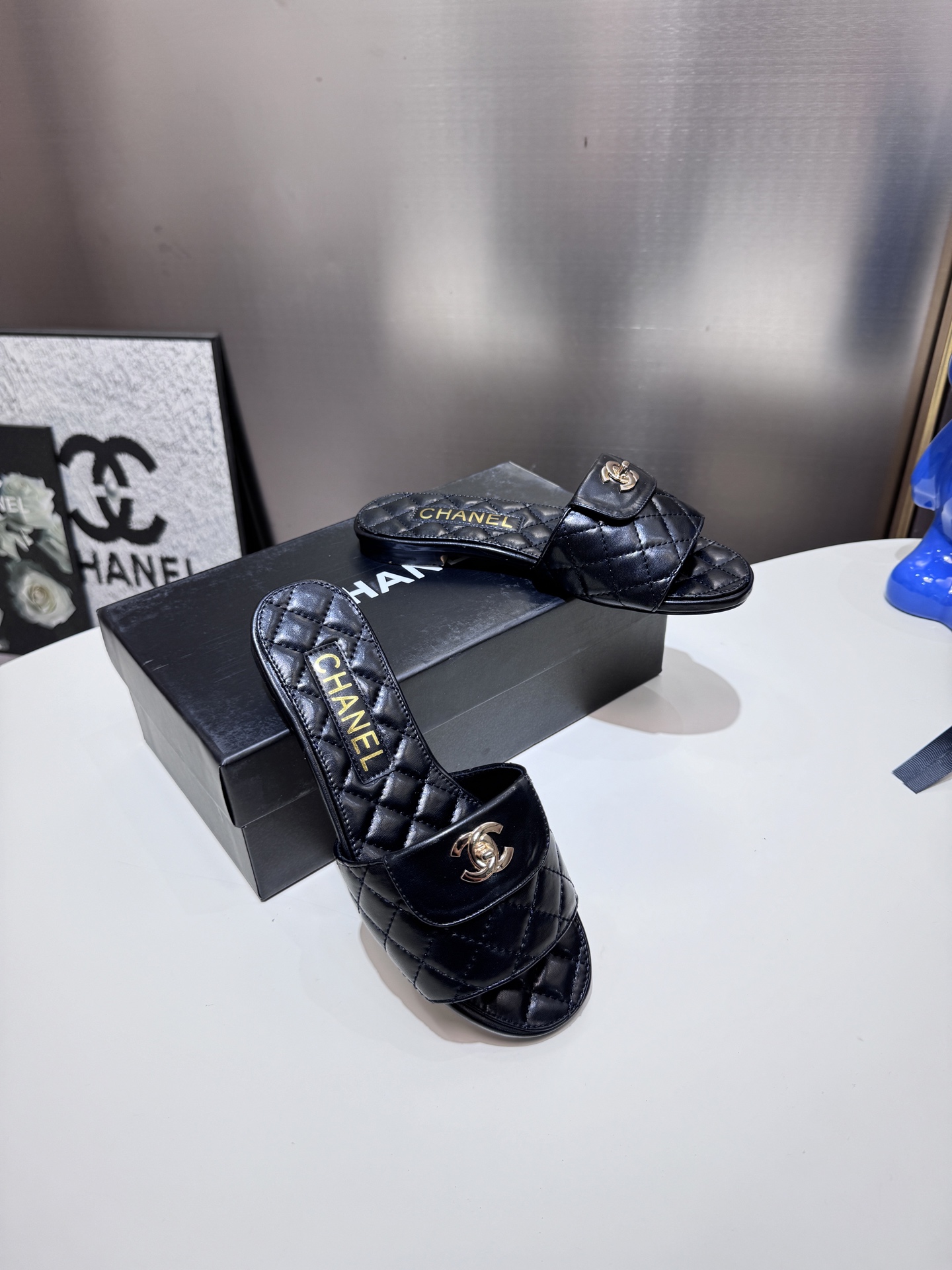 C style Metal buckle diamond quilted sandals