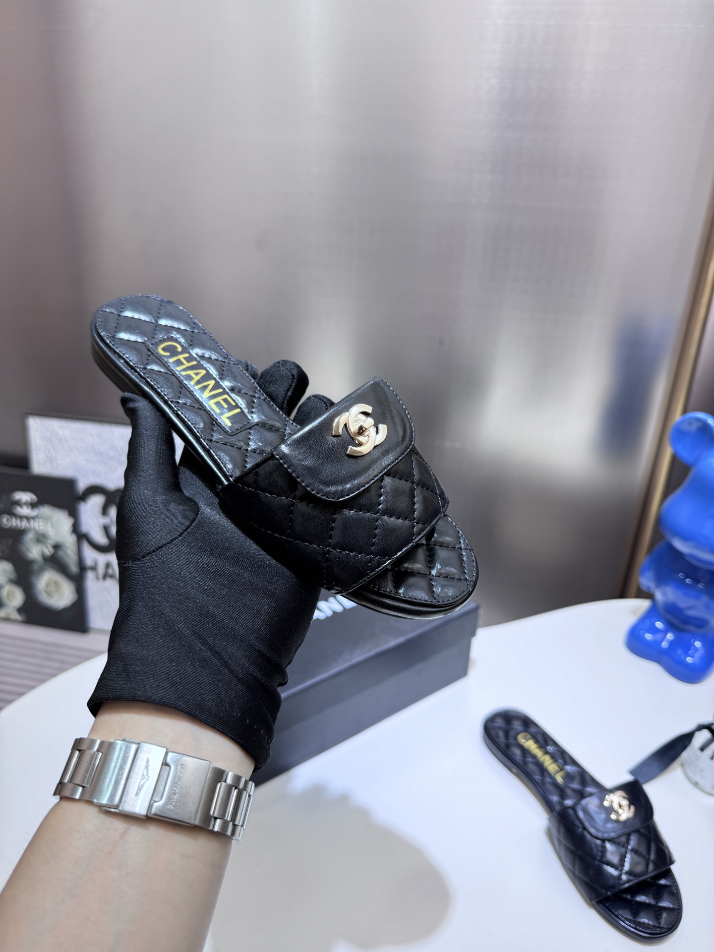 C style Metal buckle diamond quilted sandals