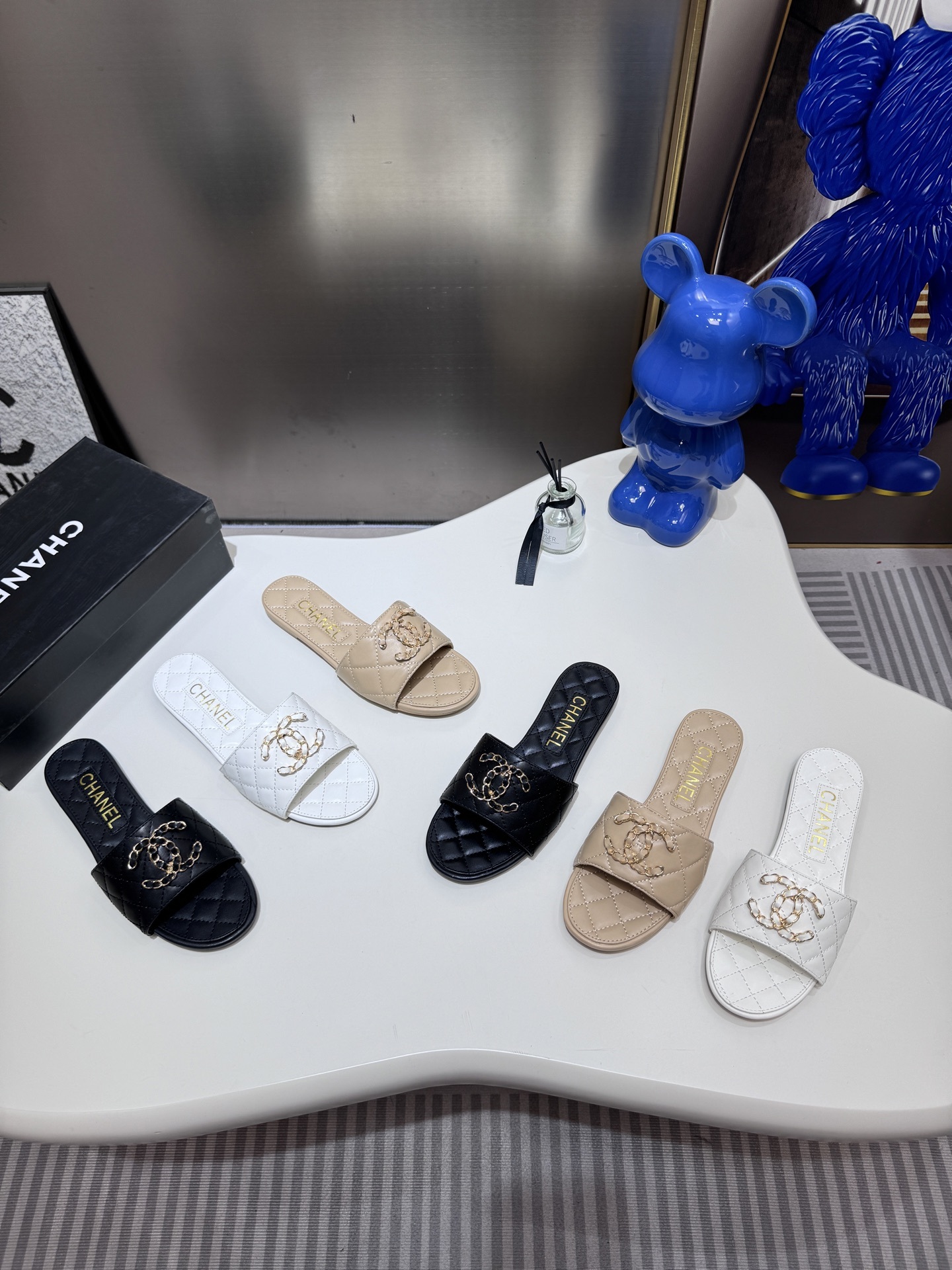 C style Metal buckle diamond quilted sandals