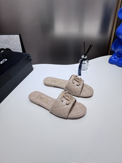 C style Metal buckle diamond quilted sandals