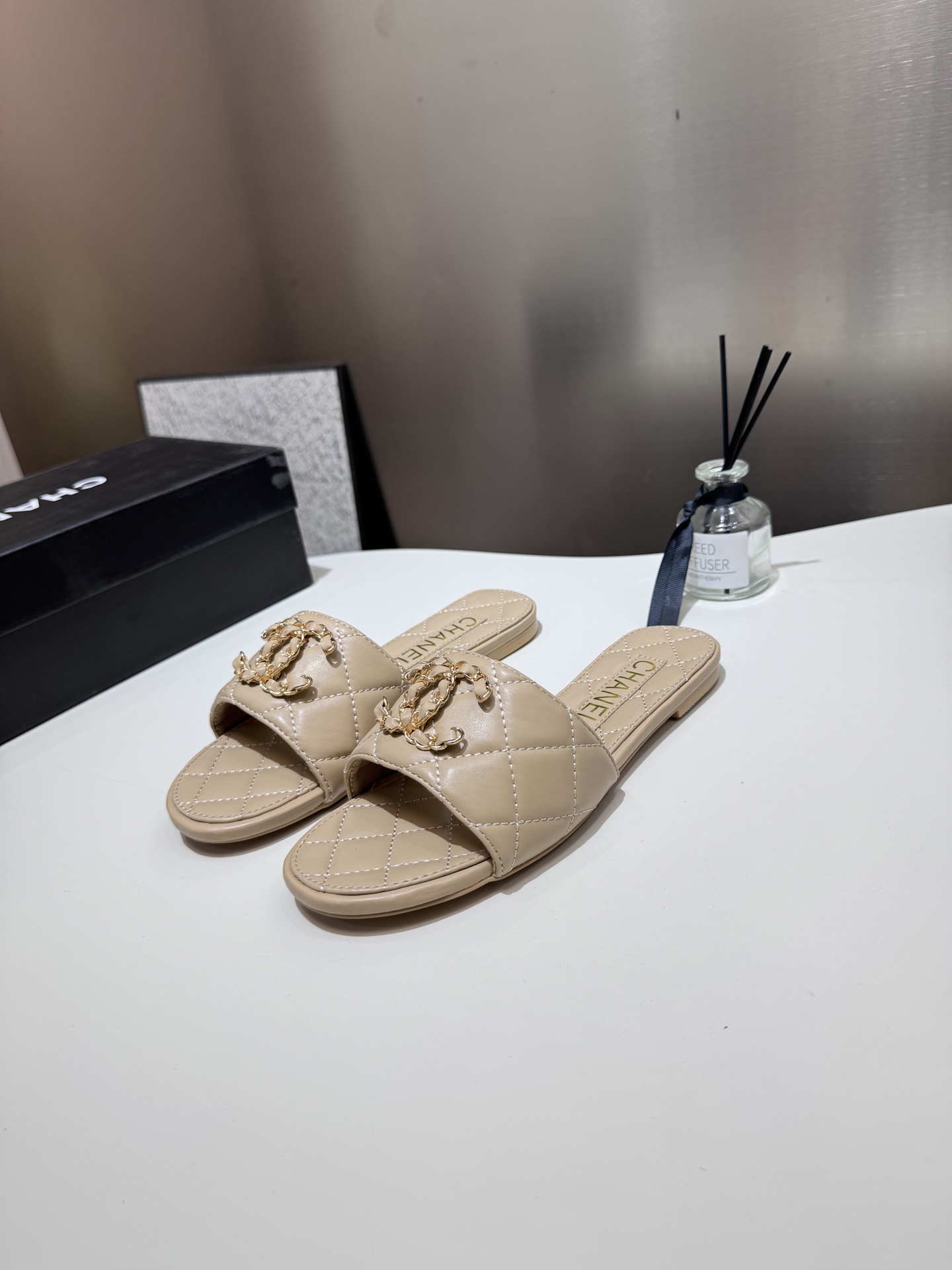 C style Metal buckle diamond quilted sandals