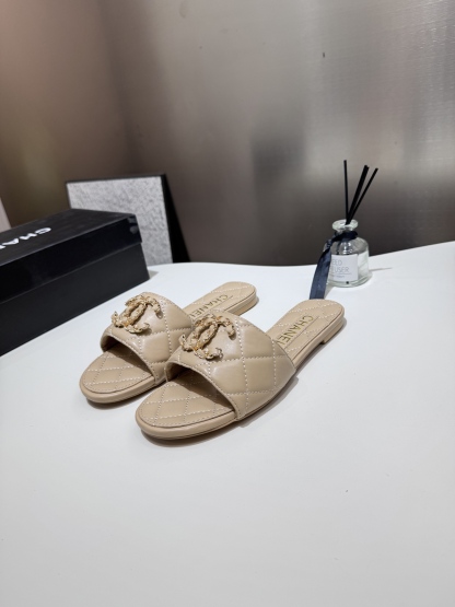 C style Metal buckle diamond quilted sandals