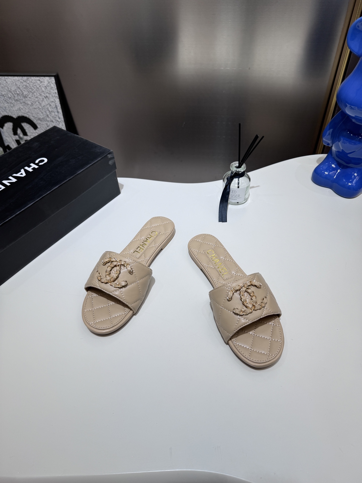 C style Metal buckle diamond quilted sandals