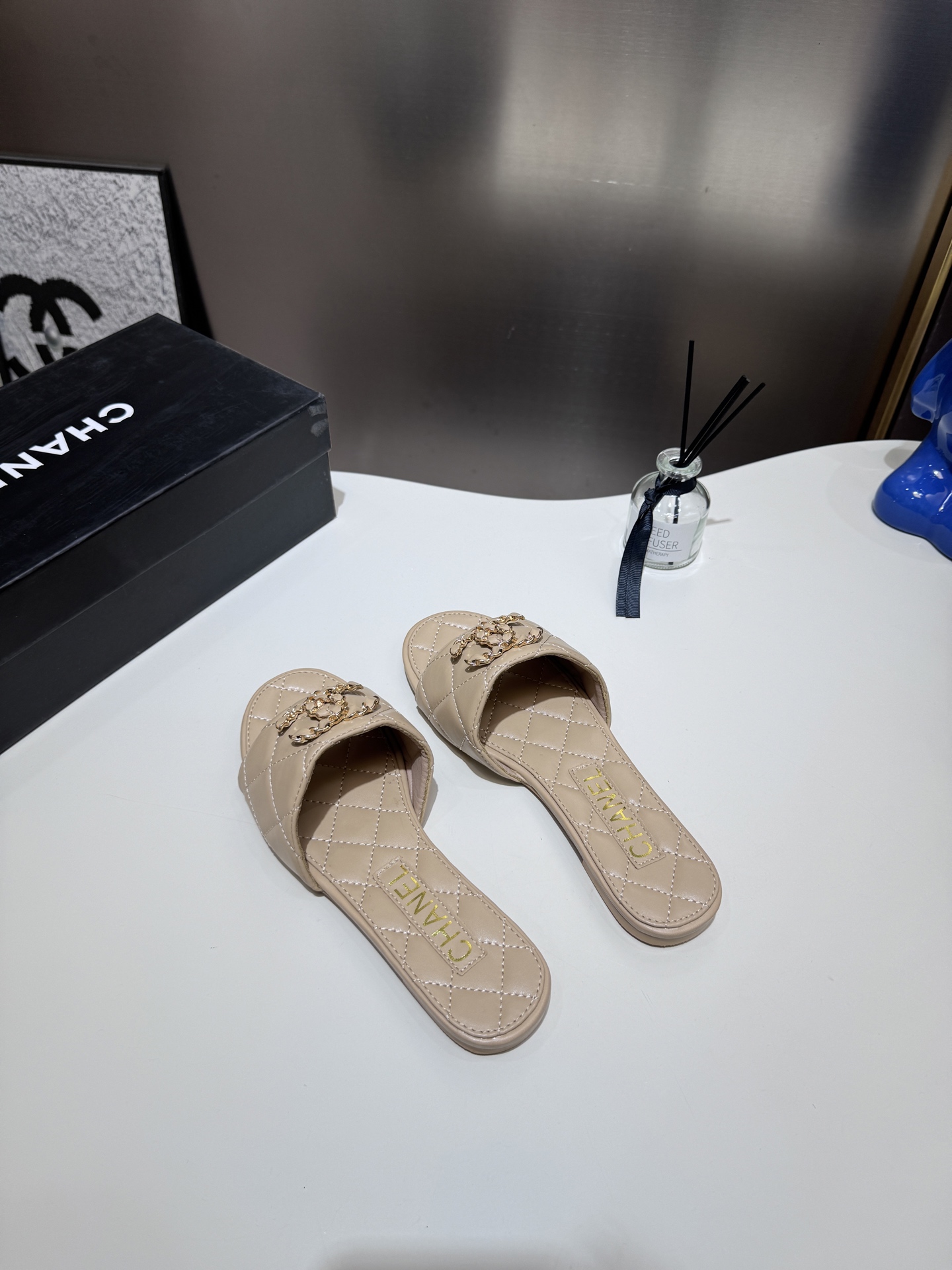 C style Metal buckle diamond quilted sandals