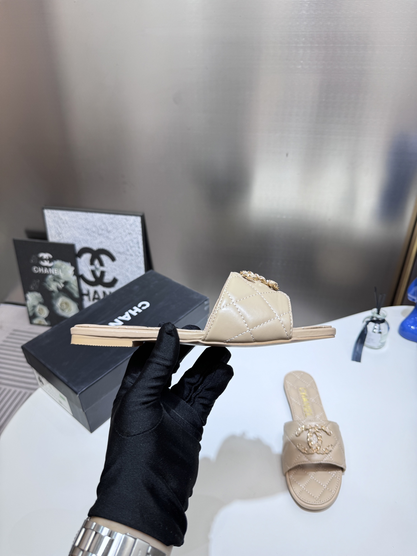 C style Metal buckle diamond quilted sandals