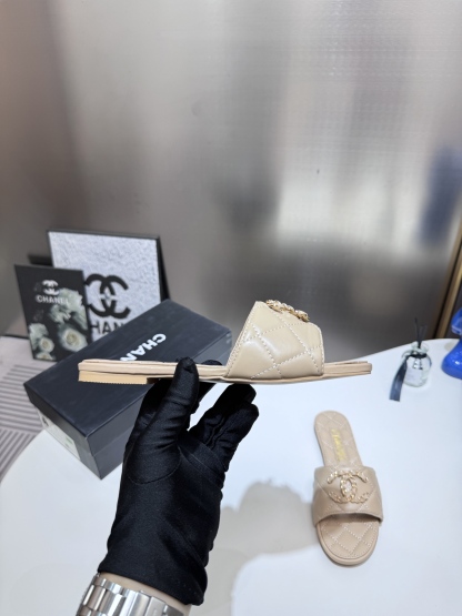 C style Metal buckle diamond quilted sandals