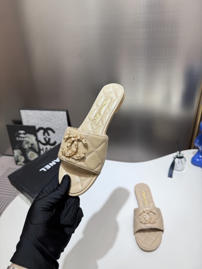 C style Metal buckle diamond quilted sandals