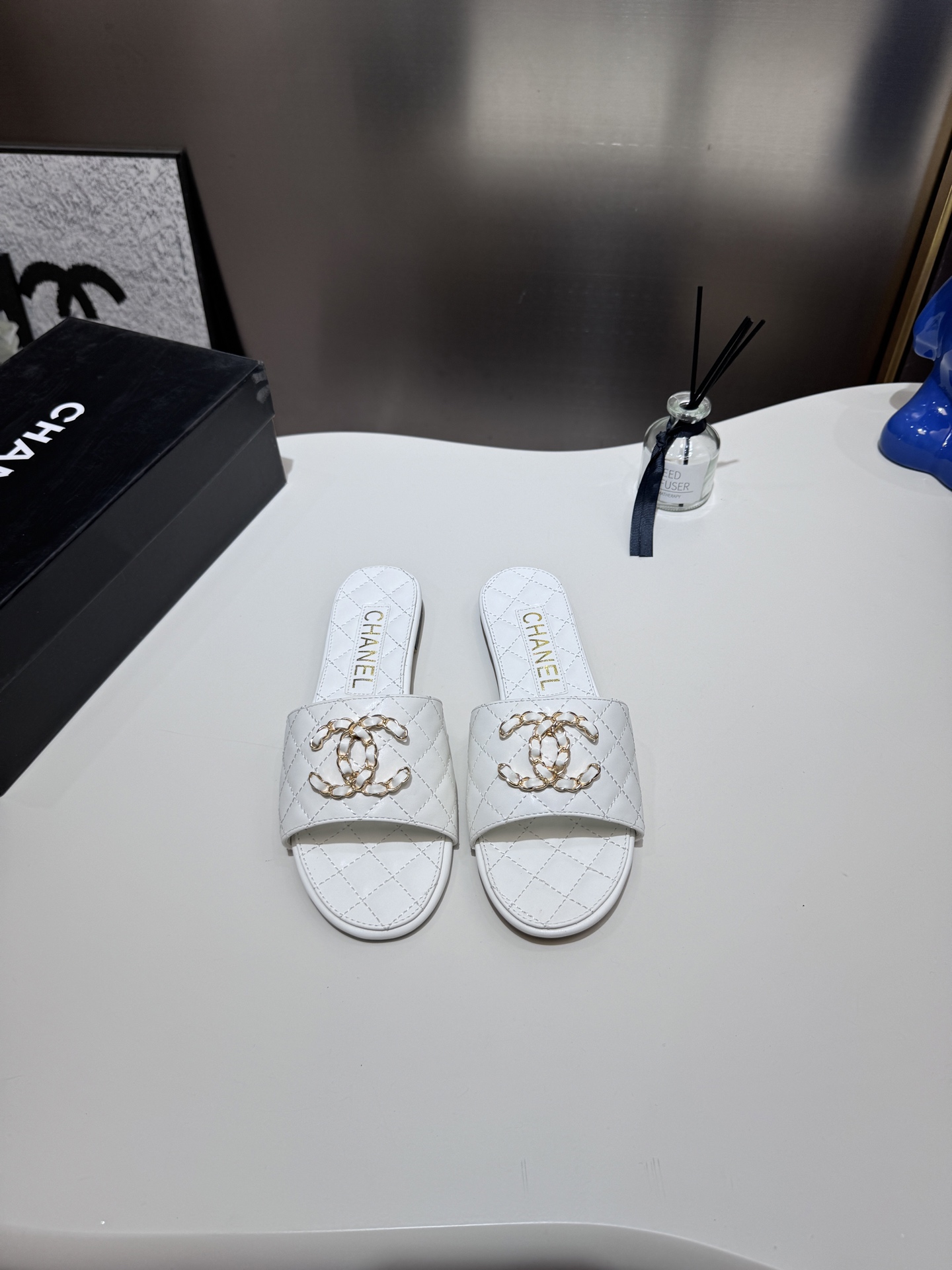 C style Metal buckle diamond quilted sandals