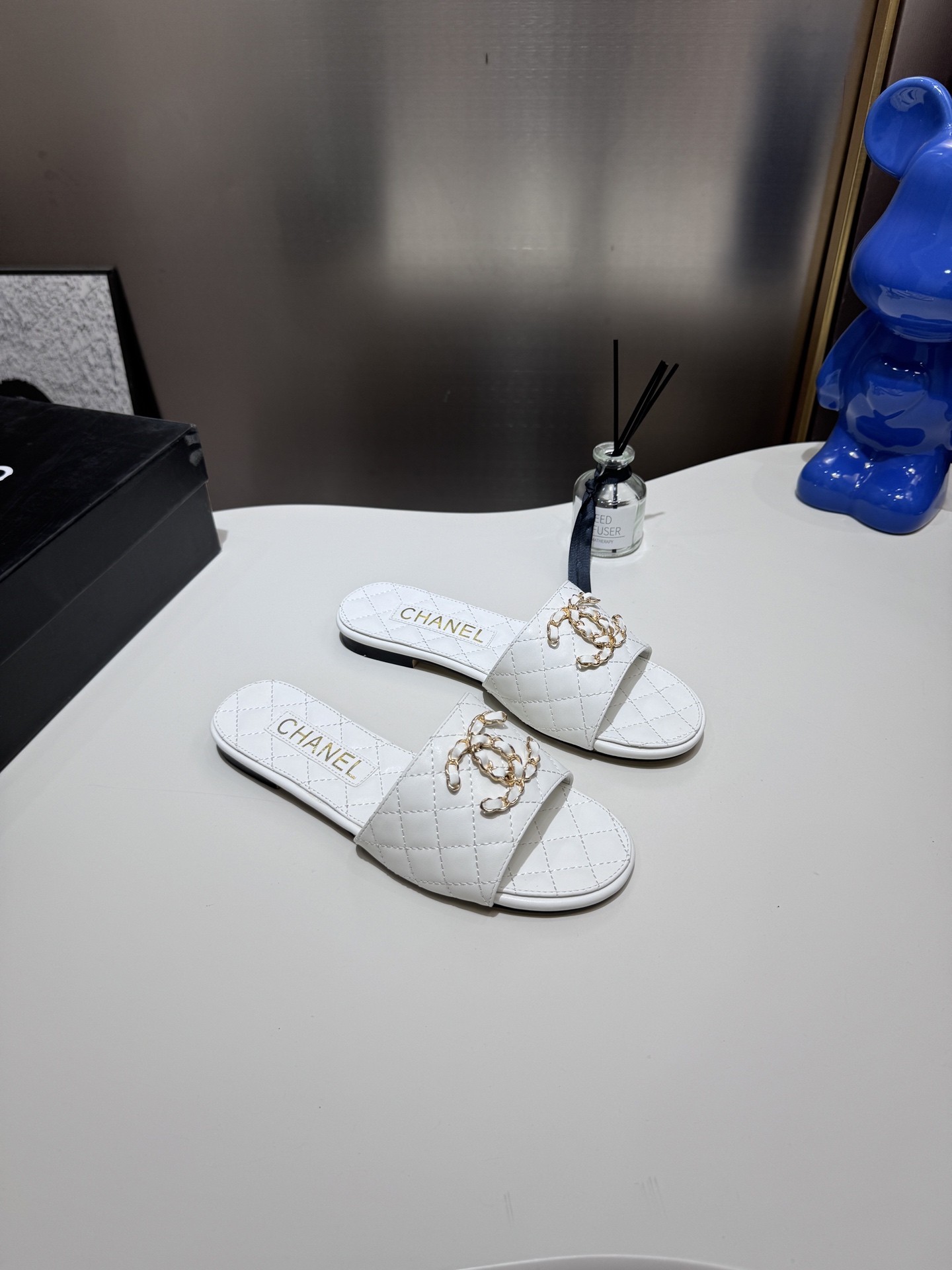 C style Metal buckle diamond quilted sandals