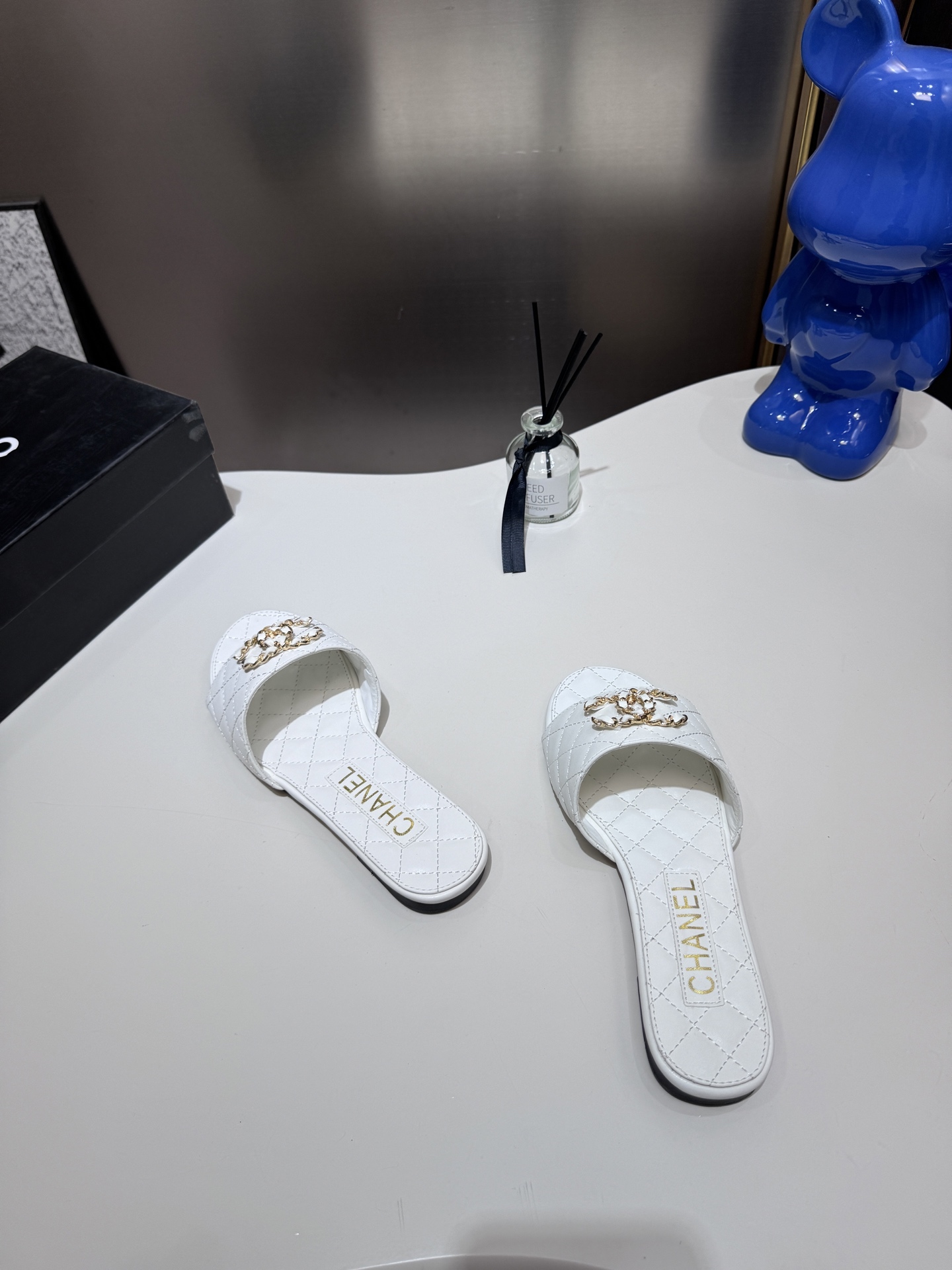 C style Metal buckle diamond quilted sandals