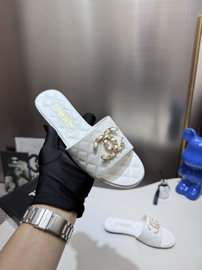 C style Metal buckle diamond quilted sandals