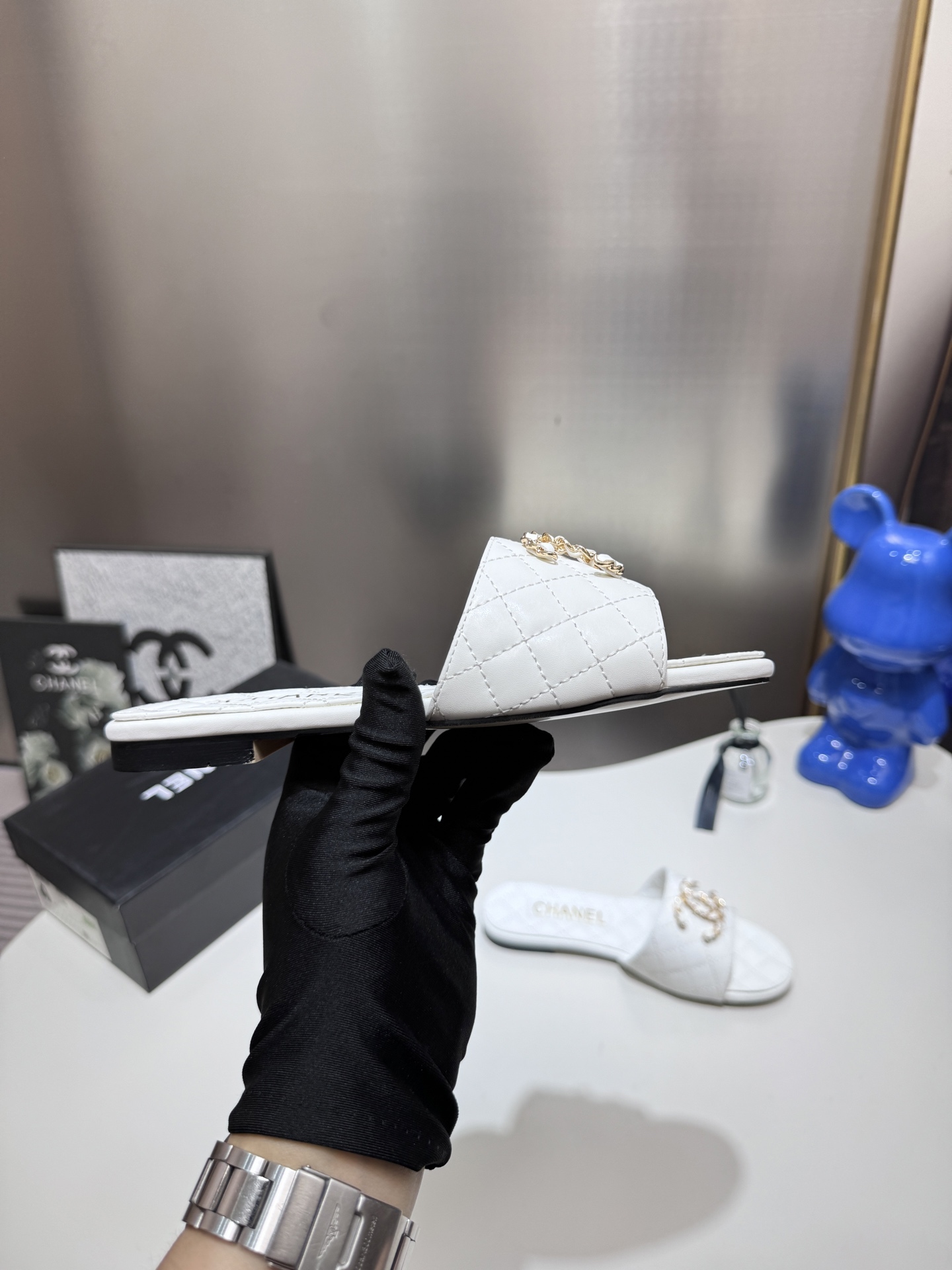 C style Metal buckle diamond quilted sandals