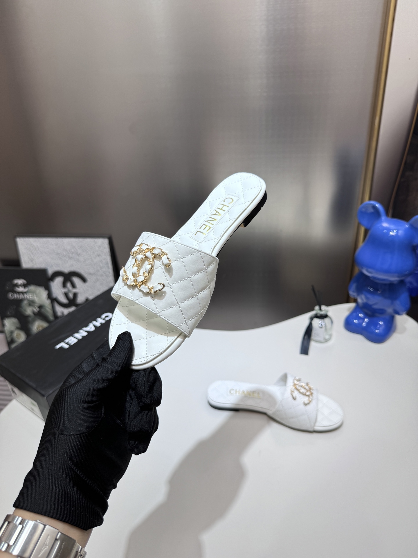 C style Metal buckle diamond quilted sandals