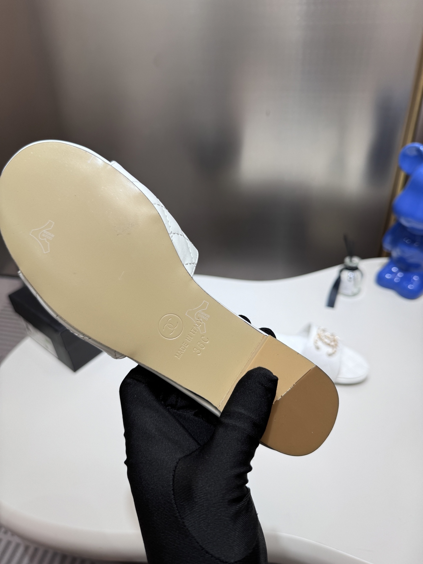 C style Metal buckle diamond quilted sandals