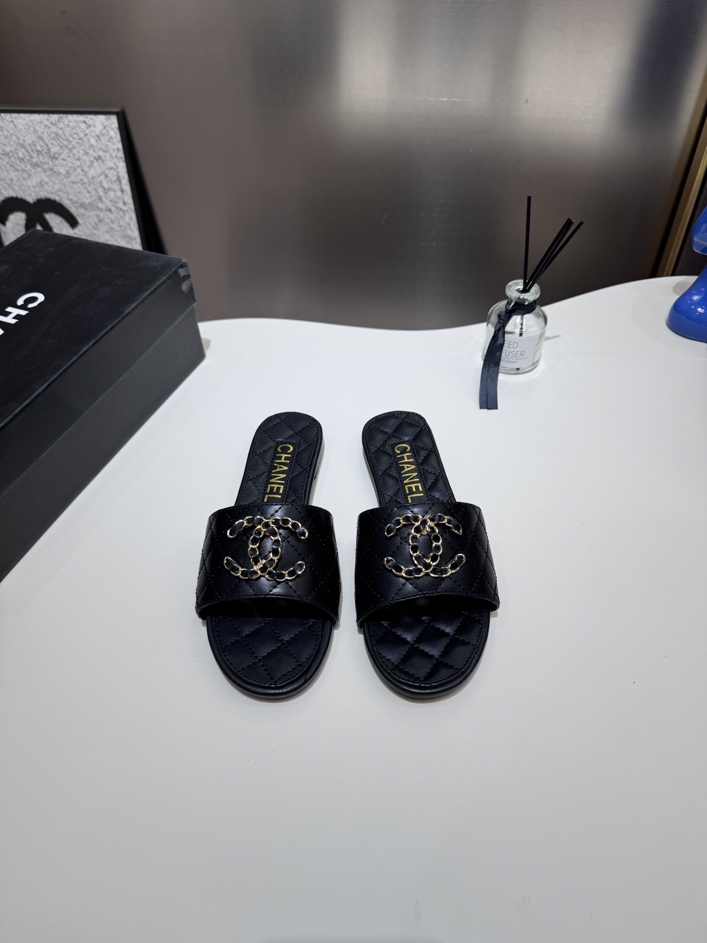 C style Metal buckle diamond quilted sandals