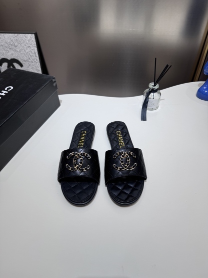 C style Metal buckle diamond quilted sandals