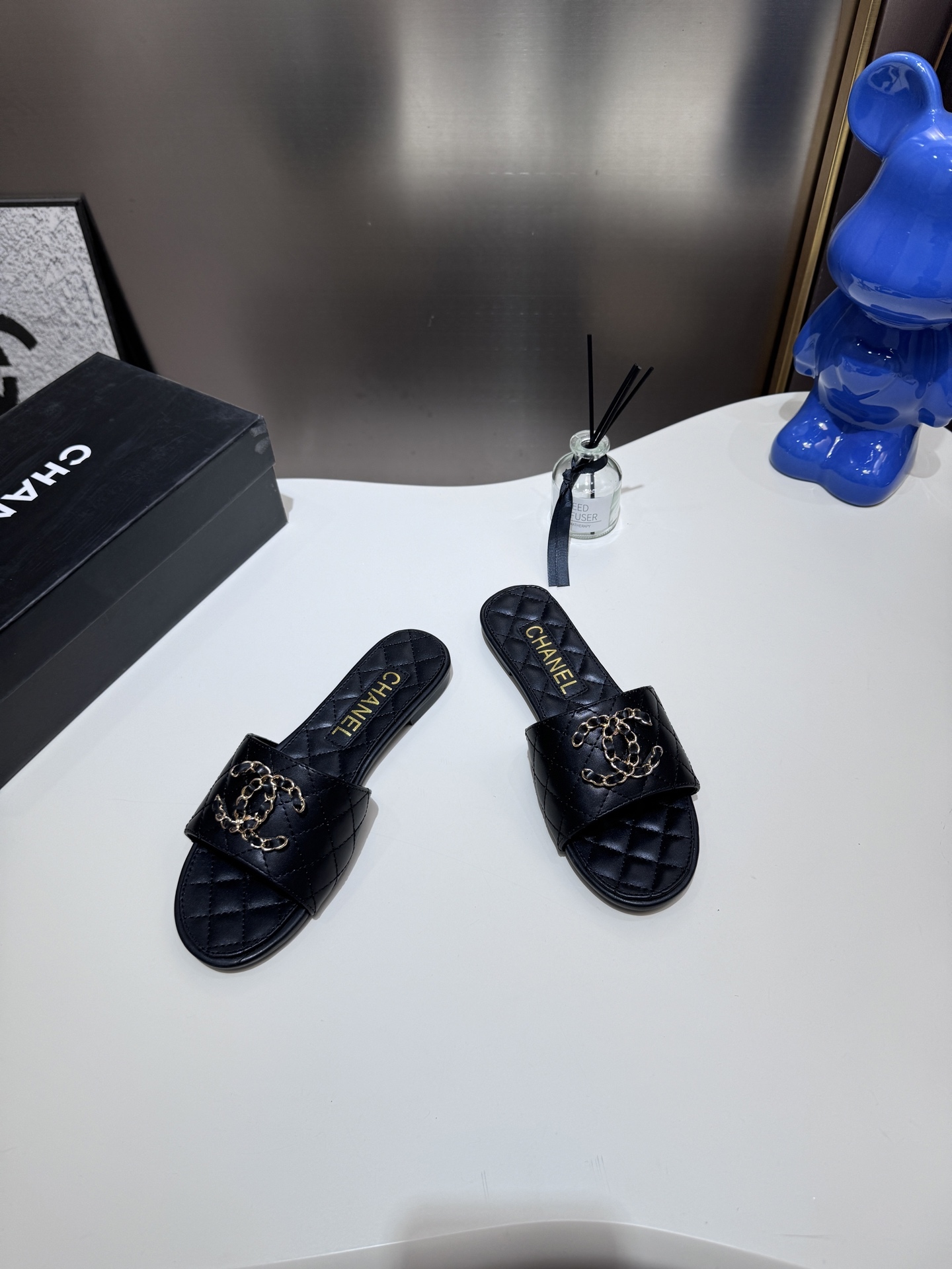 C style Metal buckle diamond quilted sandals