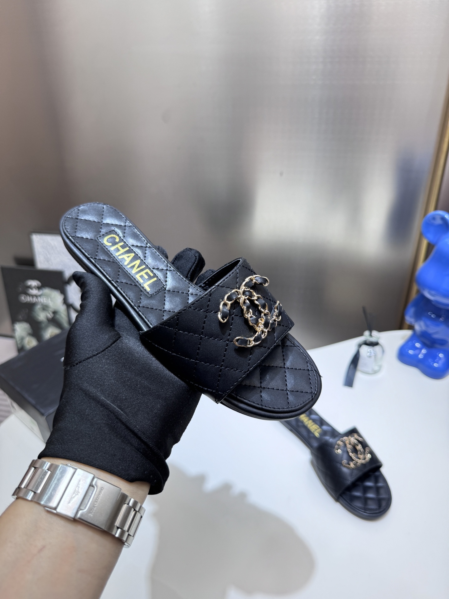 C style Metal buckle diamond quilted sandals