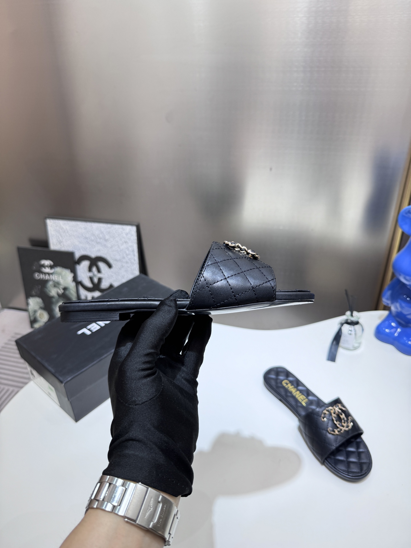 C style Metal buckle diamond quilted sandals