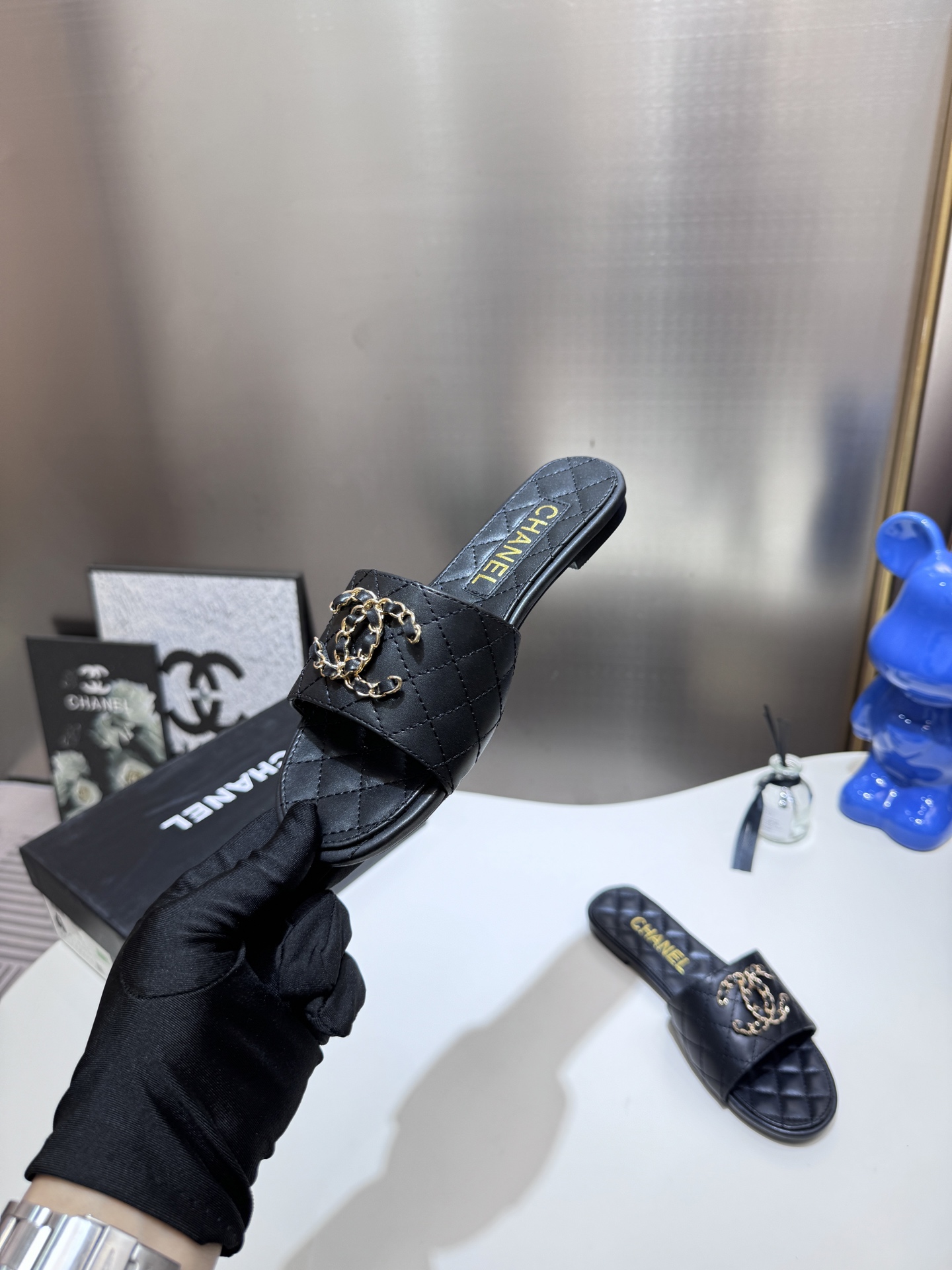 C style Metal buckle diamond quilted sandals