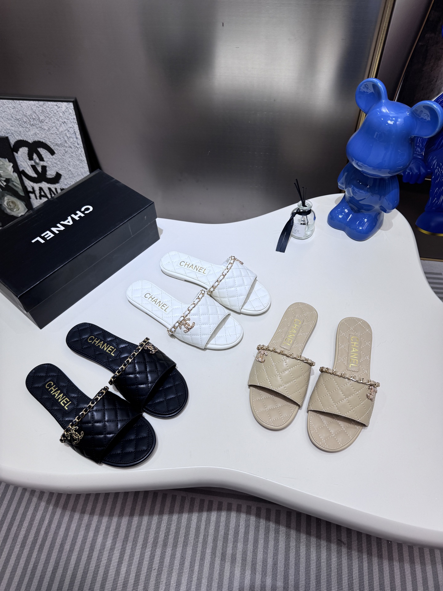 C style Metal buckle diamond quilted sandals