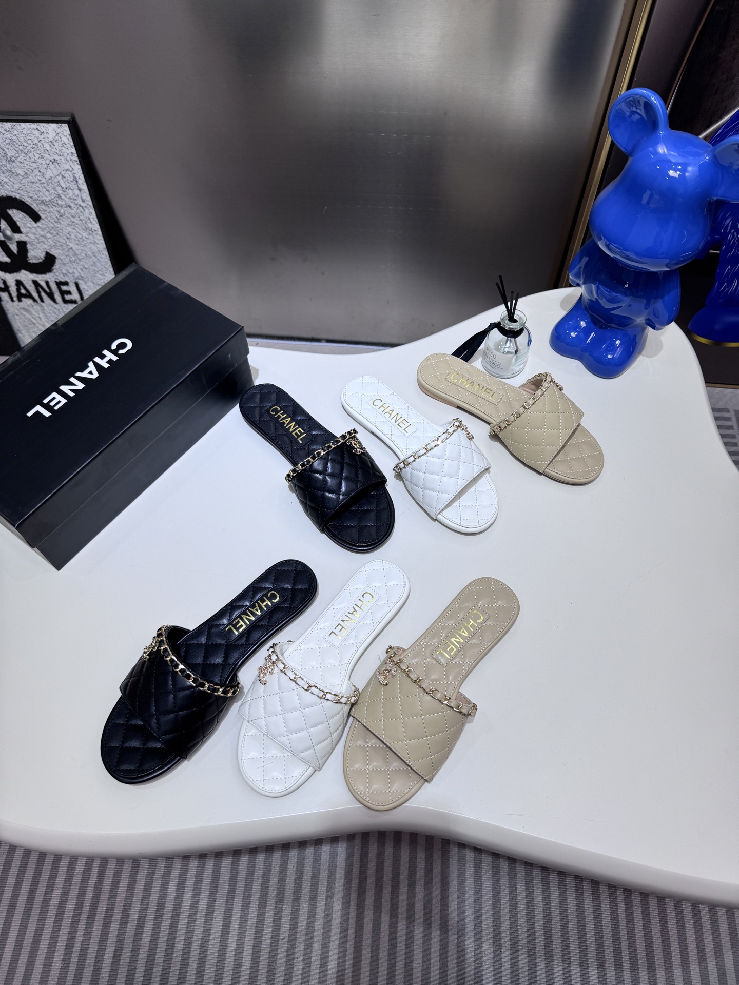 C style Metal buckle diamond quilted sandals