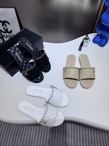 C style Metal buckle diamond quilted sandals