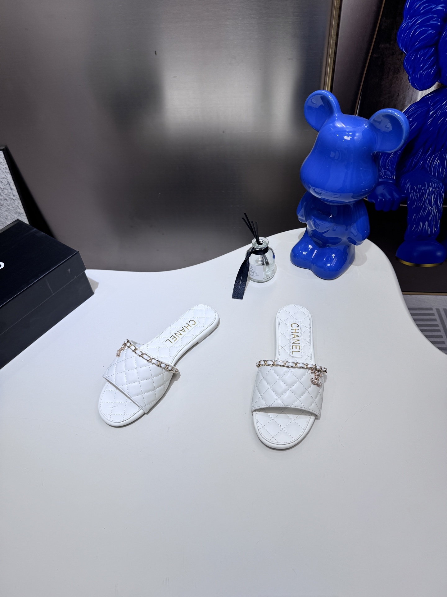 C style Metal buckle diamond quilted sandals