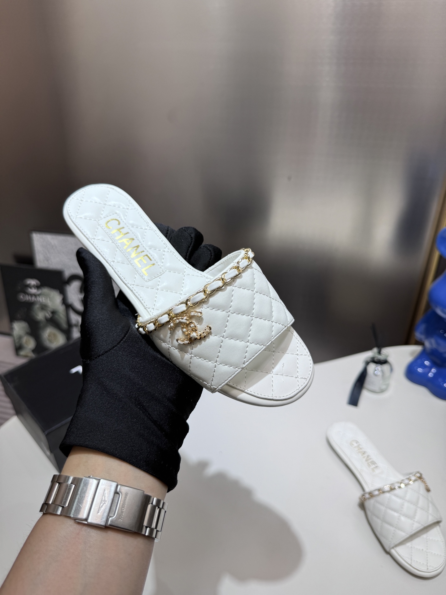 C style Metal buckle diamond quilted sandals