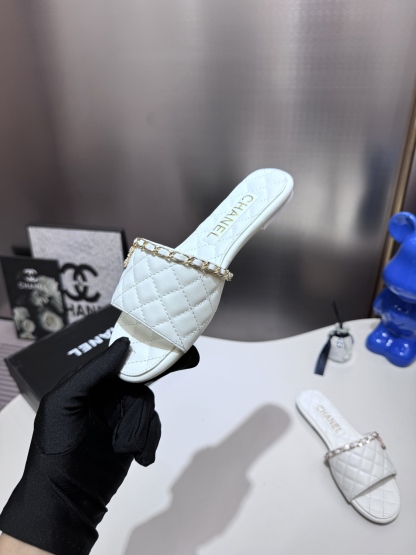 C style Metal buckle diamond quilted sandals