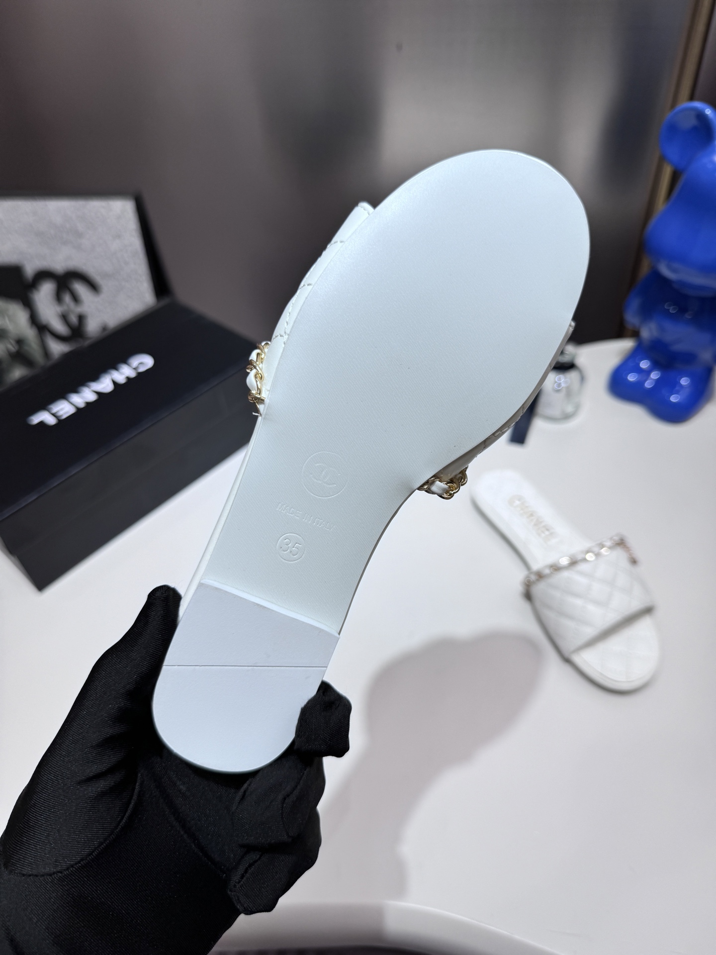 C style Metal buckle diamond quilted sandals