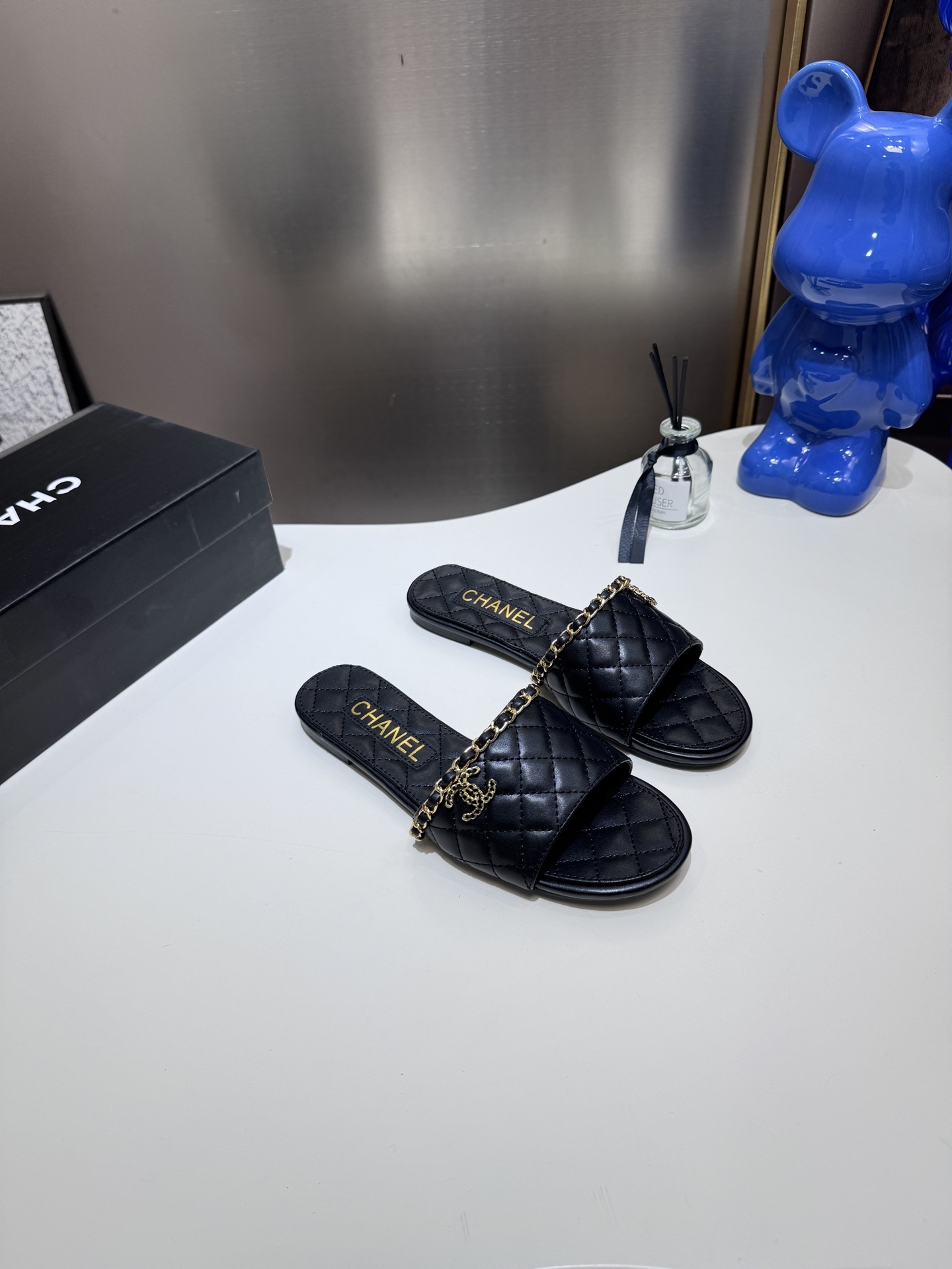 C style Metal buckle diamond quilted sandals