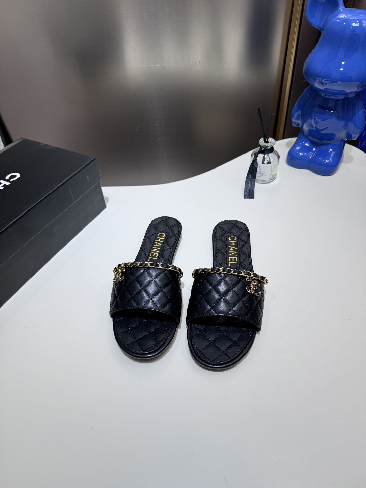 C style Metal buckle diamond quilted sandals