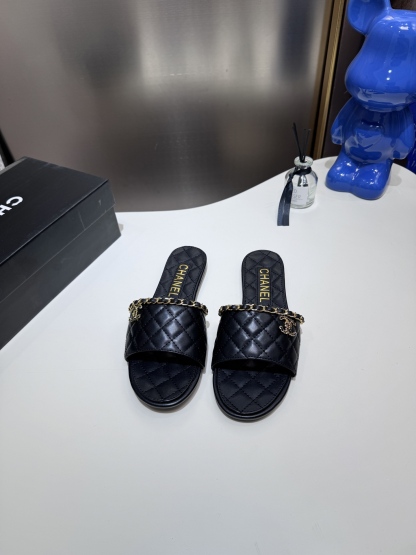 C style Metal buckle diamond quilted sandals