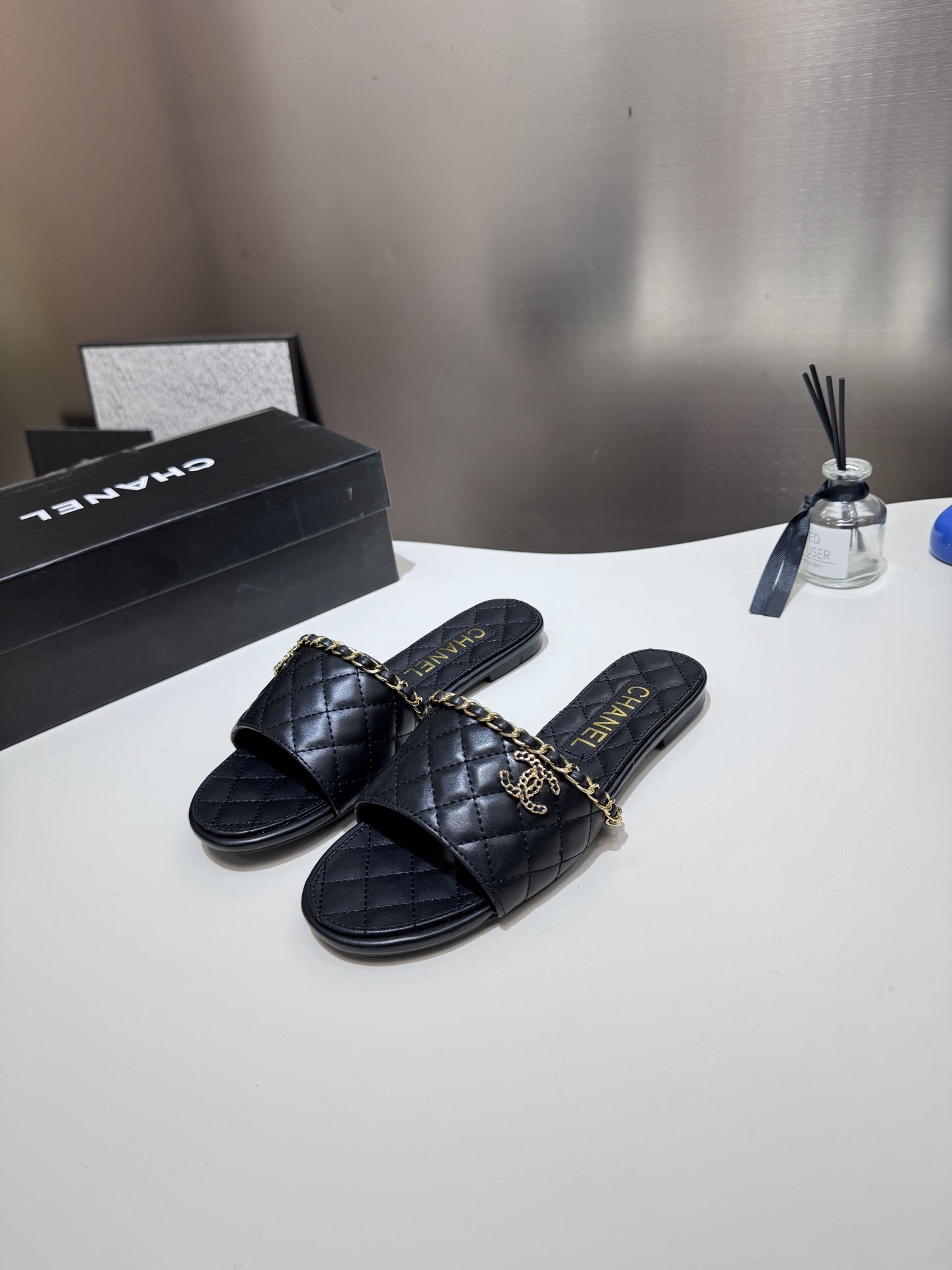 C style Metal buckle diamond quilted sandals