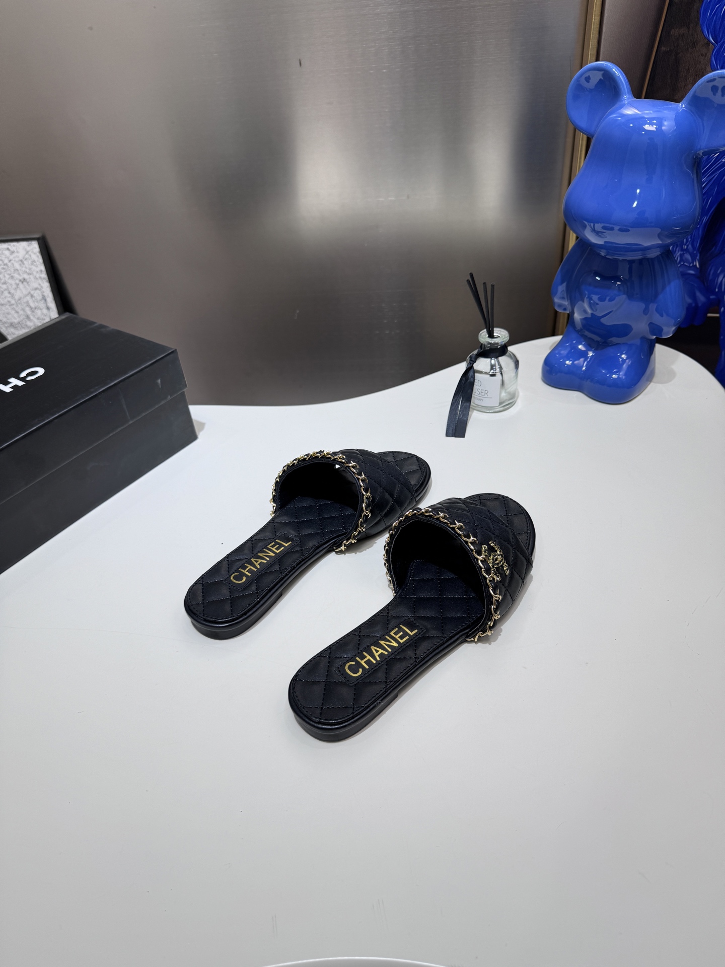 C style Metal buckle diamond quilted sandals