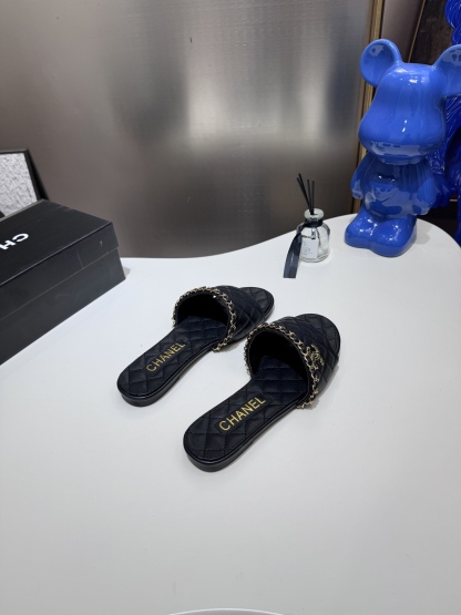 C style Metal buckle diamond quilted sandals