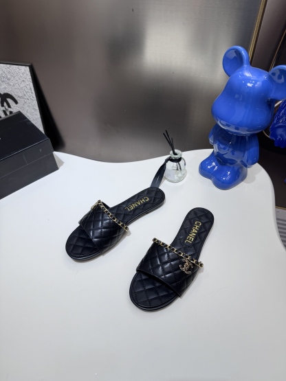 C style Metal buckle diamond quilted sandals