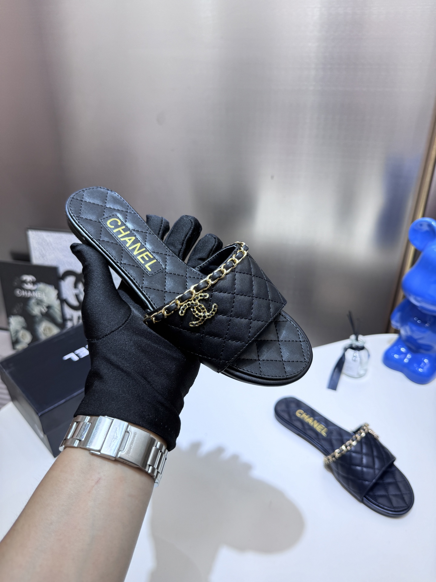 C style Metal buckle diamond quilted sandals