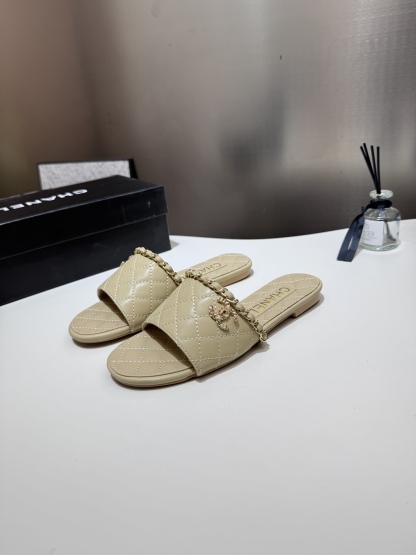 C style Metal buckle diamond quilted sandals