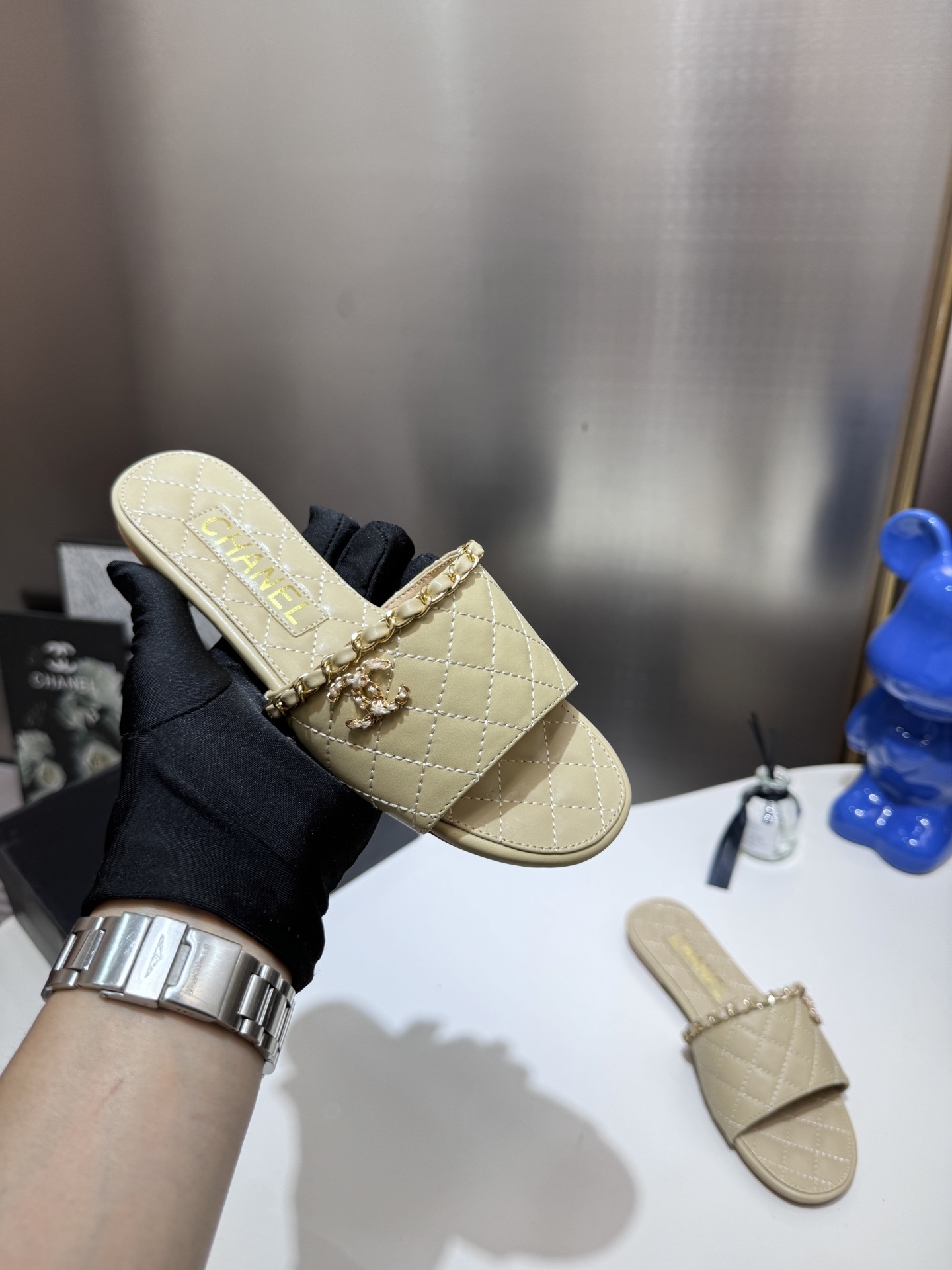 C style Metal buckle diamond quilted sandals