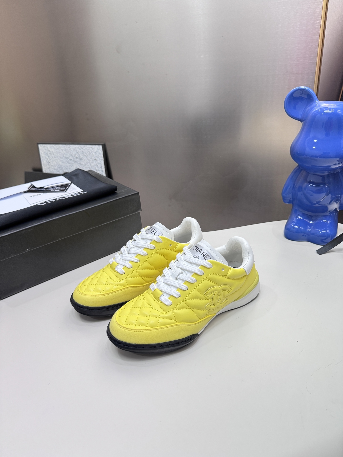 C style Round toe diamond pattern white shoes Casual shoes