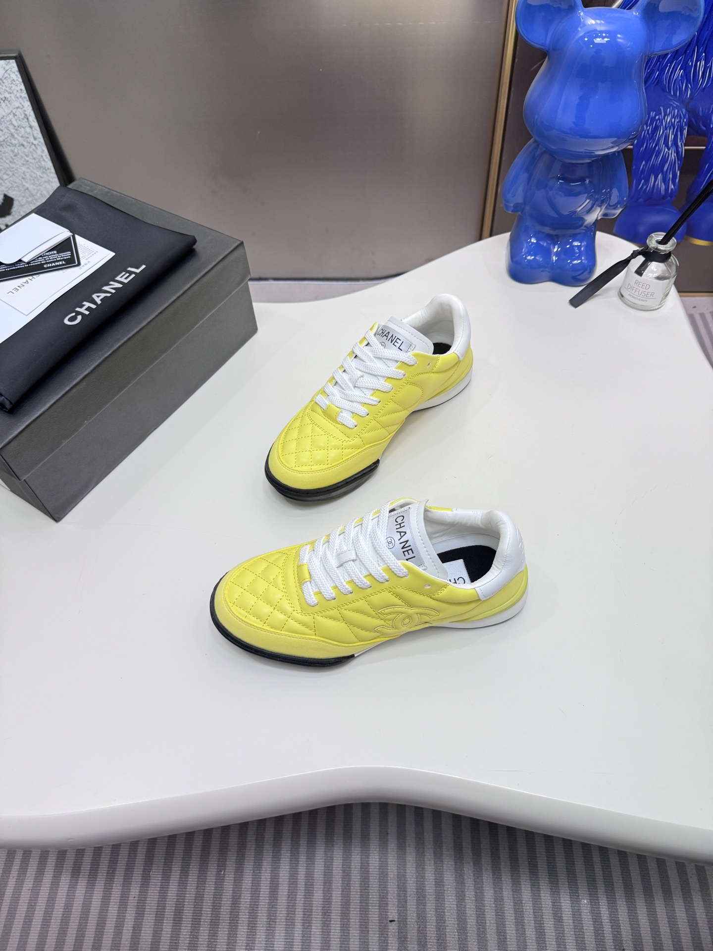 C style Round toe diamond pattern white shoes Casual shoes