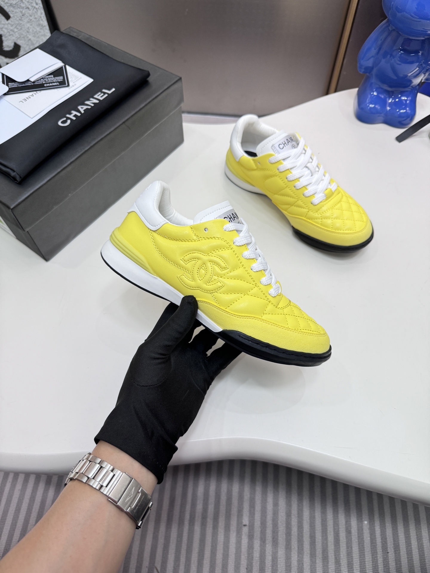 C style Round toe diamond pattern white shoes Casual shoes